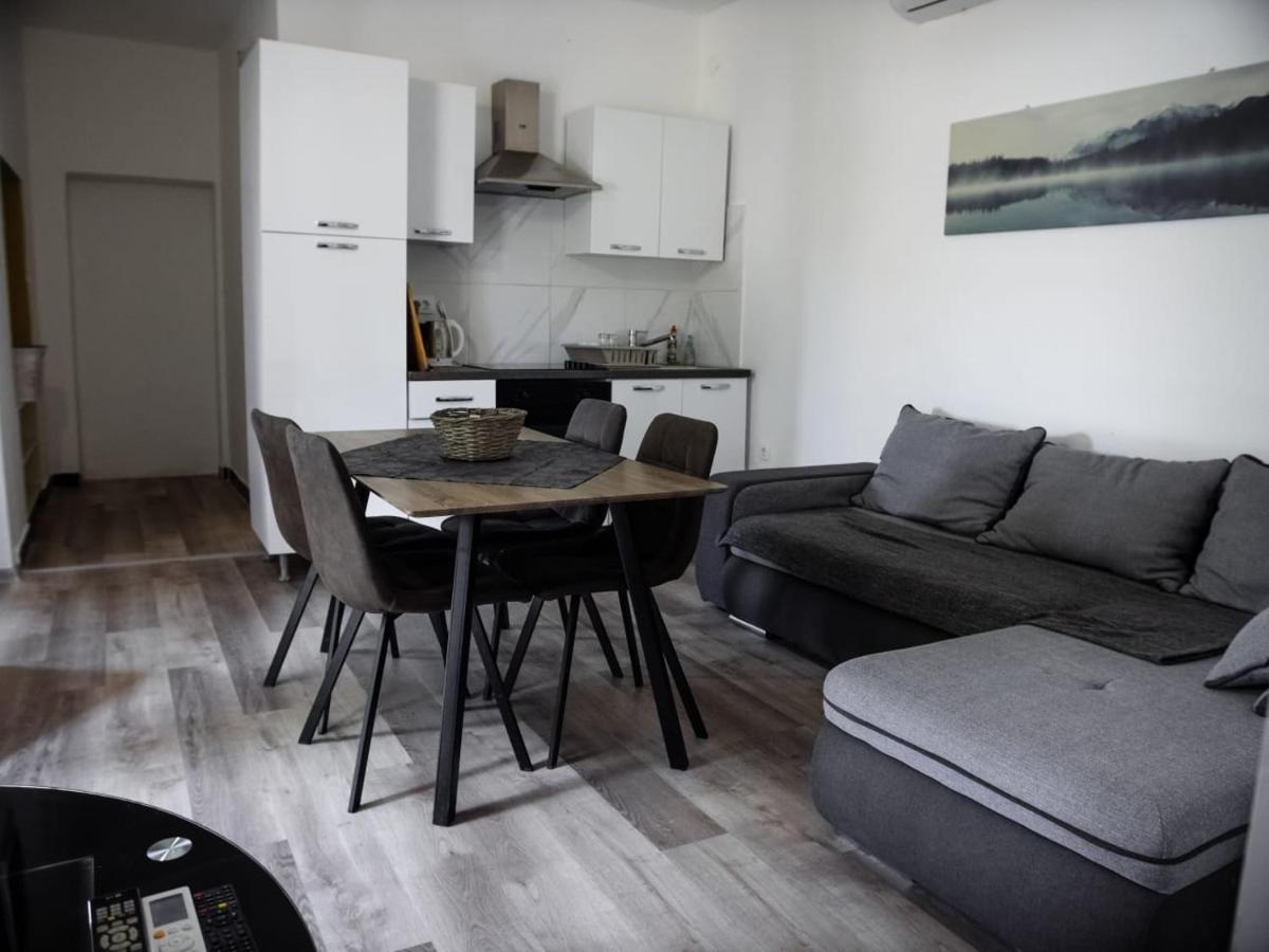 Apartment Erny Pula Exterior foto